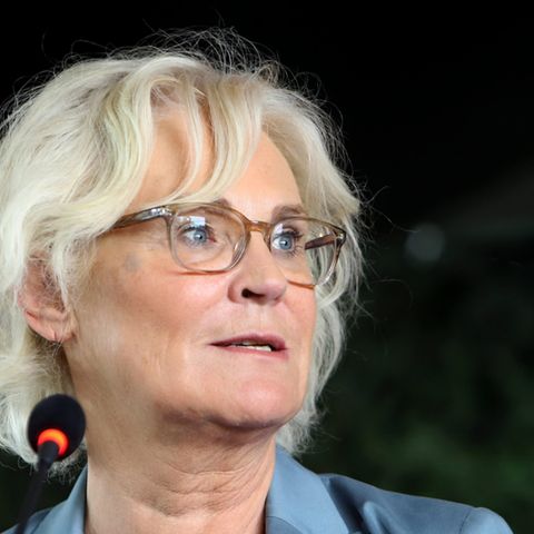 Christine Lambrecht hat vor allem "Instinktlosigkeit" gezeigt, meint der Politikwissenschaftler Albrecht von Lucke