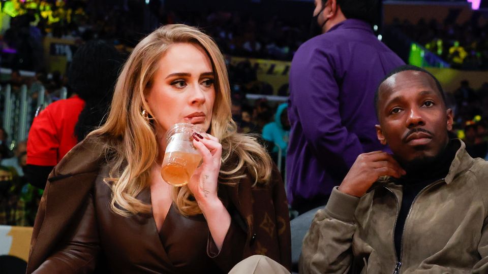 Sängerin Adele und ihr Partner Rich Paul bei einem Basketballspiel im Oktober 2021 in Los Angeles