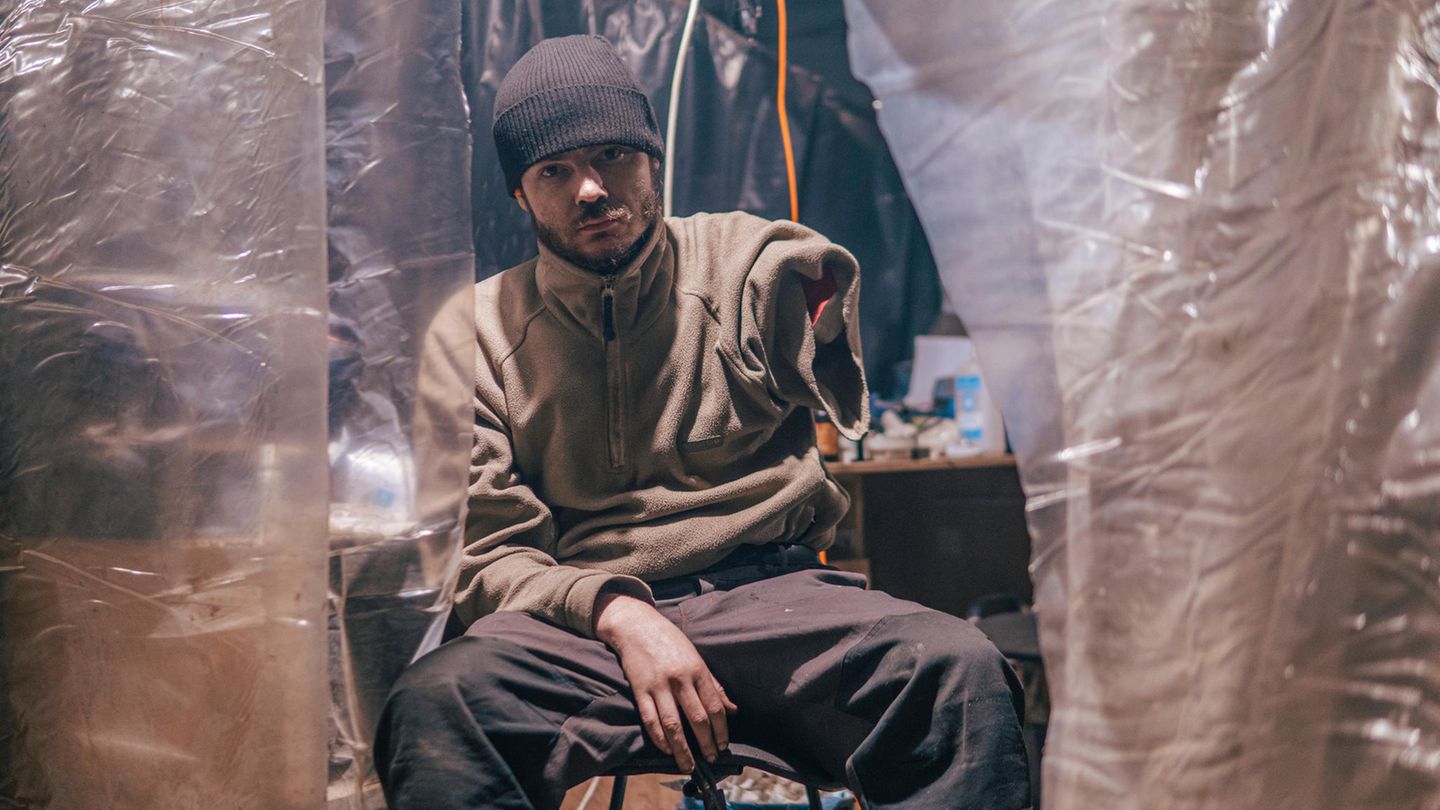 Junger Soldat wurde am linken Arm verwundet