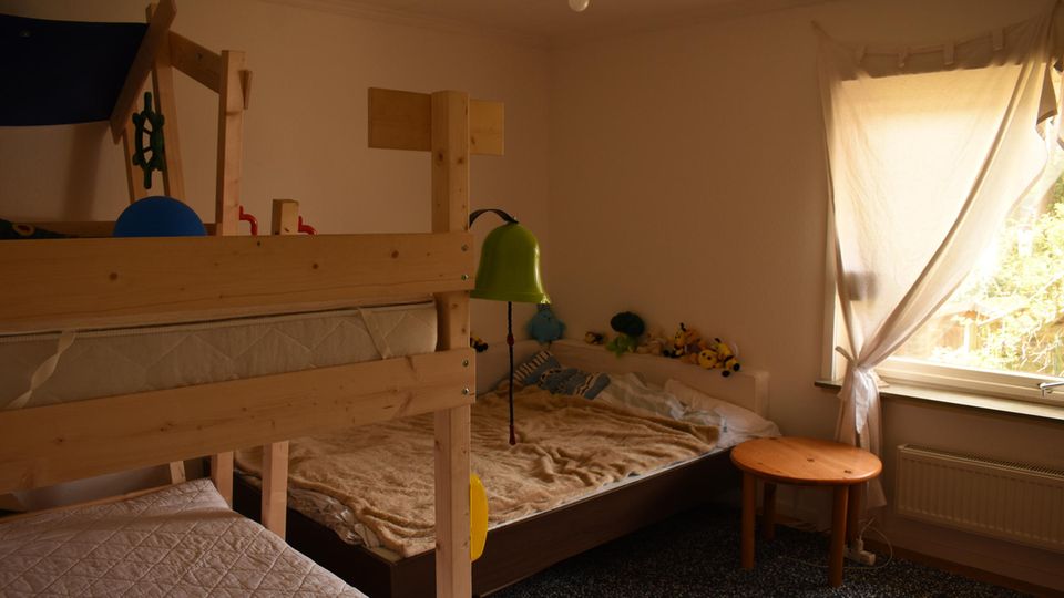 Frauenhaus Ukraine Schlafzimmer mit Kinderbett