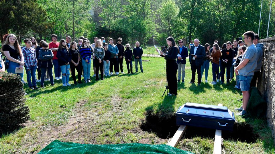 Beisetzung auf dem Friedhof