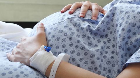 Schwangere Frau im Krankenhaus