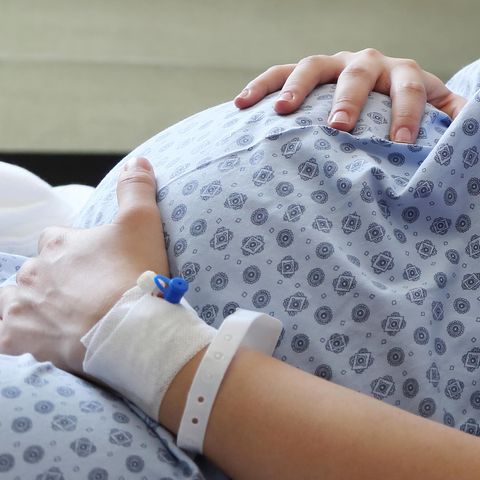 Schwangere Frau im Krankenhaus