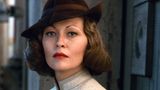 Neben den Arbeiten von Helmut Newton sind in der Berliner Ausstellung 13 weitere Fotografinnen und Fotografen mit ihren Werken zum Thema Hollywood vertreten. Dieses Porträt von Schauspielerin Faye Dunaway stammt von US-Fotograf Steve Schapiro. Es entstand 1973 während der Dreharbeiten zum Film "Chinatown", in dem Dunaway an der Seite von Jack Nicholson spielte.