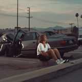 Nichts vom Hollywood-Glamour versprüht auch die Fotoserie "Hustler" von Philip-Lorca di Corcias. Er lichtete Anfang der Neunziger männliche Prostituierte rund um den Santa Monica Boulevard ab. Im Bildtitel wird der Name der Porträtierten angegeben, ihr Herkunftsort sowie das Honorar, das sie für das Foto bekommen haben. Hier sehen wir David Holstein, 30 Jahre alt aus Elnora, Indiana. Er erhielt 25 Dollar.  Die Ausstellung "Hollywood" ist noch bis zum 20. November 2022 in der Helmut Newton Foundation in Berlin zu sehen.