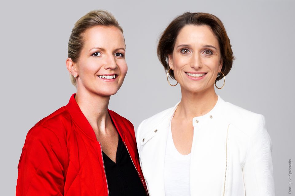 Dating: Nicole von Wagner (rechts), Jahrgang 1974, ist Hörfunkmoderatorin, Podcast- und Radiocoach. Gemeinsam mit ihrer Radiokollegin und Freundin Yvonne Fricke (links) startete sie den Podcast "Ladylike", um vor allem offen über Frauenthemen zu reden Nicole von Wagner (rechts), Jahrgang 1974, ist Hörfunkmoderatorin, Podcast- und Radiocoach. Gemeinsam mit ihrer Radiokollegin und Freundin Yvonne Fricke (links) startete sie den Podcast "Ladylike", um vor allem offen über Frauenthemen zu reden
