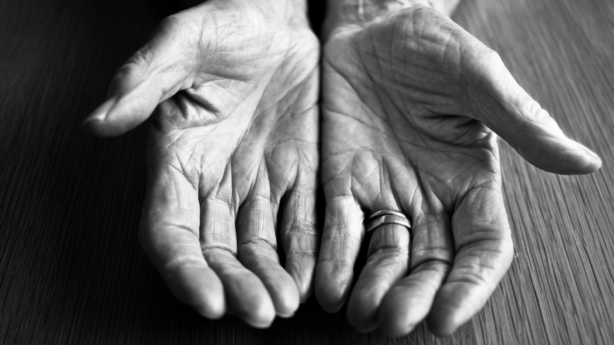 Die Hände einer alten Frau Die Hände einer alten Frau