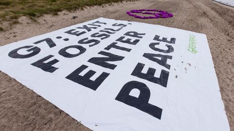 Greenpeace protestiert am Rande des G7-Gipfles der Außenminister für Kohleausstieg und Frieden in der Ukraine