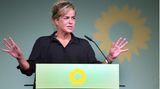 Mona Neubaur (Grüne), auf einem Parteitag