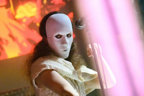 Maria Aljochina mit Maske im Funkhaus Berlin