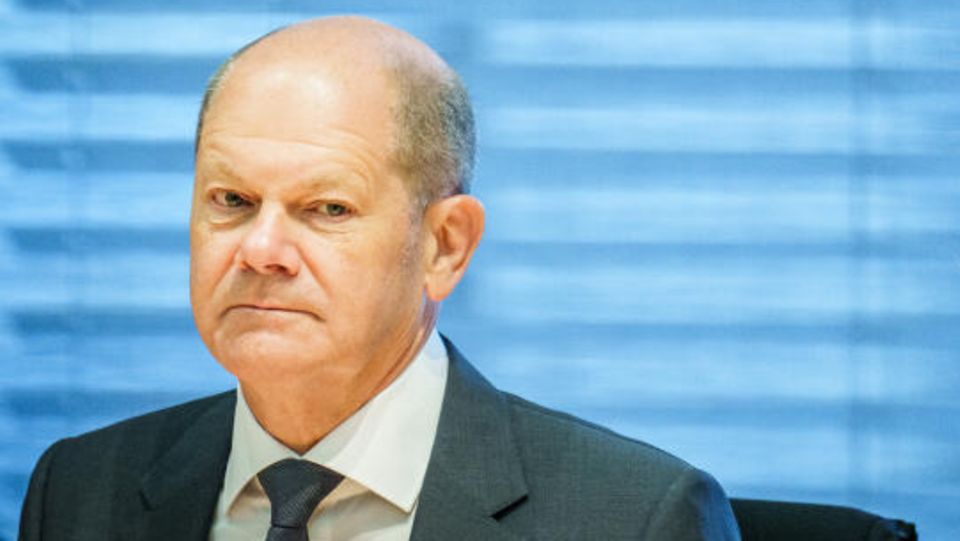 Bundeskanzler Olaf Scholz (SPD) zu Gast im Verteidigungsausschuss