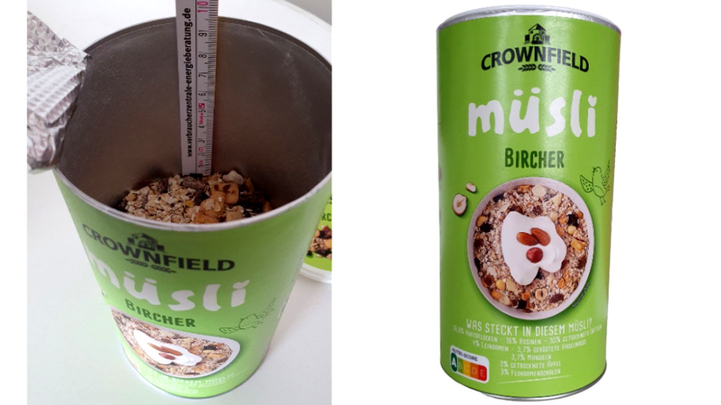Crownfield-Müsli Rund 18 Zentimeter hoch ist diese Müsli-Dose der Lidl-Eigenmarke Crownfield. Doch mit Bircher-Müsli gefüllt ist sie nur bis zur Hälfte, wie die Verbraucherzentrale Hamburg nach Beschwerden von Käufern nachgemessen hat (linkes Bild). Die Verbraucherschützer haben Lidl deshalb wegen Irreführung der Kunden abgemahnt und - nachdem der Discounter nicht reagierte - sogar verklagt. Ein Urteil steht aus, aber mittlerweile verkauft Lidl dieselbe Packung mit mehr Inhalt, wie die Verbraucherzentrale festgestellt hat. Statt mit 400 Gramm Müsli ist die Dose nun mit 470 Gramm deutlich besser gefüllt. Geht doch. (Mai 2022)