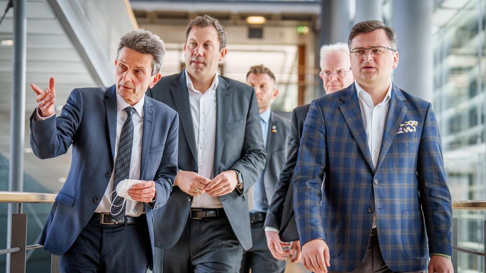 Der ukrainische Außenminister Dmytro Kuleba mit SPD-Spitzenpolitikern Der ukrainische Außenminister Dmytro Kuleba mit SPD-Spitzenpolitikern