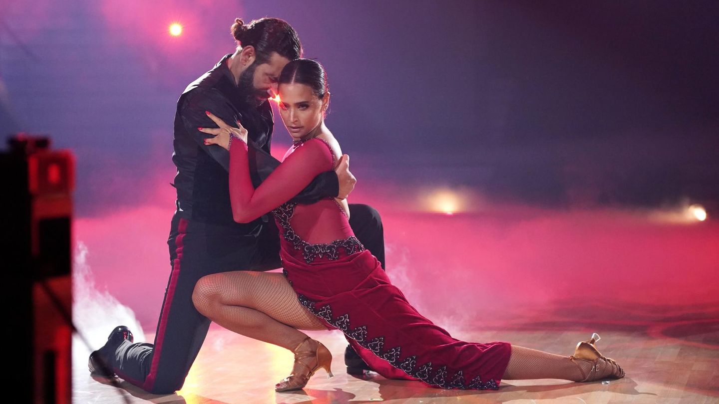 Amira Pocher und ihr Tanzpartner Massimo Sinató im Halbfinale von "Let's Dance"