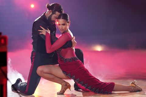 Amira Pocher und ihr Tanzpartner Massimo Sinató im Halbfinale von "Let's Dance"