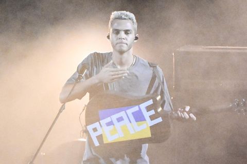Malik Harris zeigt beim ESC 2022 in Turin eine politische Botschaft