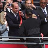 15. Mai 2022  Prinz William besucht FA-Cup-Finale – und wird ausgebuht  So hatte sich Prinz William den Samstagnachmittag im Wembley-Stadion in London sicherlich nicht vorgestellt. Als der Prinz beim FA-Cup-Finale zwischen Liverpool und Chelsea den Platz vor dem Anpfiff betrat, wurde William von vielen Zuschauern ausgebuht. Selbst in der Übertragung der BBC waren die Unmutsbekundungen zu vernehmen. William ist Präsident der Football Association (FA), 2006 trat er die Nachfolge von Prinz Andrew in der Funktion an. Deutlich angenehmer wurde es für William nach dem Abpfiff. Hier überreicht er Liverpools Trainer Jürgen Klopp eine Medaille. Liverpool gewann den ältesten Fußball-Wettbewerb der Welt, der vor 150 Jahren erstmals ausgetragen wurde, im Elfmeterschießen.