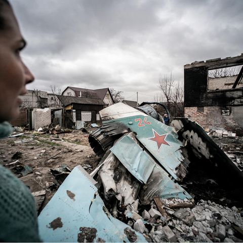 Ukraine-Krieg: Eine SU-34, die von den ukrainischen Streitkräften abgeschossen wurde Ukraine-Krieg: Eine SU-34, die von den ukrainischen Streitkräften abgeschossen wurde