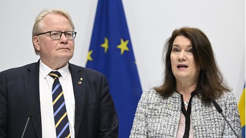 Schwedens Verteidigungsminister Peter Hultqvist und Außenministerin Ann Linde