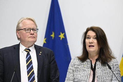 Schwedens Verteidigungsminister Peter Hultqvist und Außenministerin Ann Linde