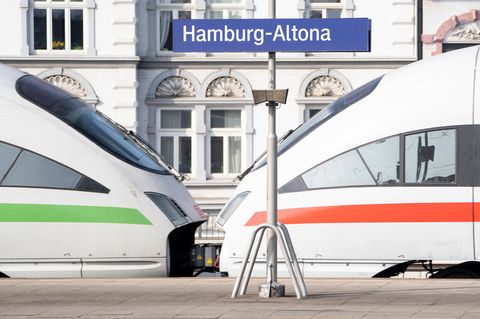 Eine ICE der Deutschen Bahn im Bahnhof Hamburg-Altona
