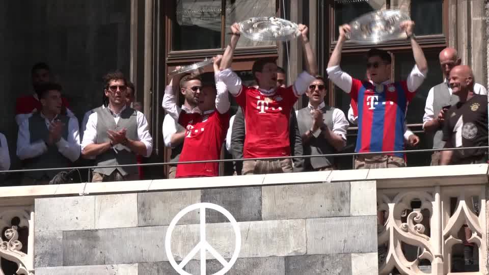 Video: Bayern München feiert Meistertitel Video: Bayern München feiert Meistertitel