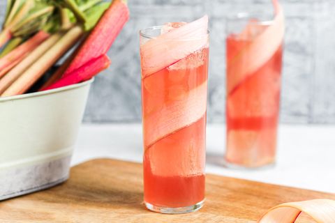 Sommerlicher Drink: Einfaches Rezept für einen erfrischenden Rhabarber-Gin
