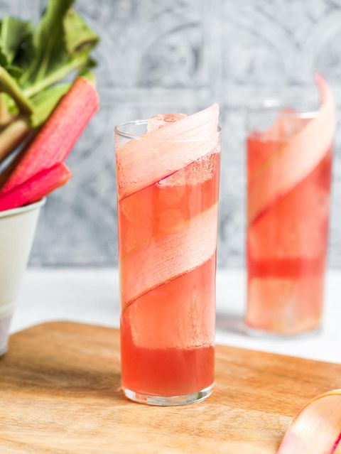 Sommerlicher Drink: Einfaches Rezept für einen erfrischenden Rhabarber-Gin