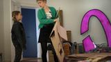 Zu dem Zeitpunkt hatte ihre Fernsehkarriere bereits an Fahrt aufgenommen: 2019 wurde "Meine Nachbarin mit dem dicken Hund" in der ARD ausgestrahlt. Zoë Valks spielte die titelgebende Hundebesitzerin - und wurde entgegen vieler späterer Rollen nicht als schwieriger Teenager, sondern als alleinerziehende Mutter besetzt.