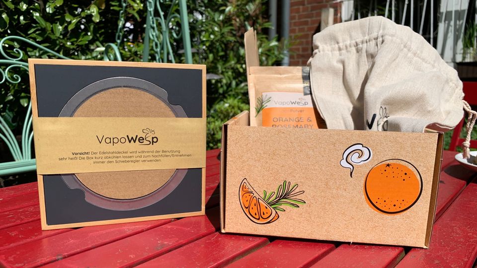 VapoWesp aus DHDL Im Lieferumfang von WapoVesp enthalten, ist die Räucherbox, etwas Kräutermischung und eine Tragetasche.