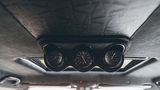 Instrumente in der Decke zeigen im Brabus 900 Rocket Edition auch den Passagieren in der zweiten Reihe wichtige Daten an
