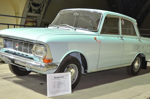 Der Glanz der UdSSR – ein Moskwitsch 412. Er wurde in den 1960er entworfen.