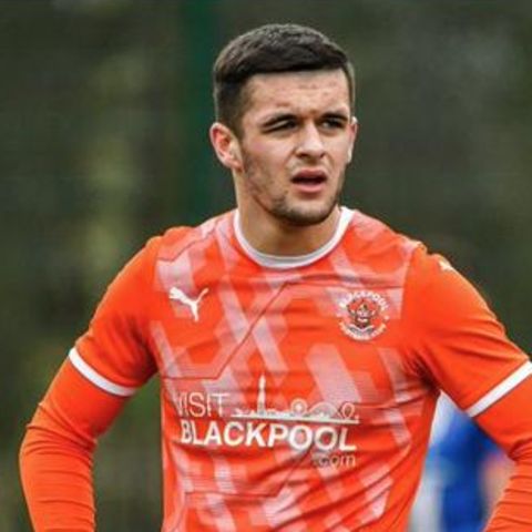 "Eine Nachricht von Jake Daniels": Der englische Fußballclub Blackpool FC verbreitete das Outing seines Profis im Internet.