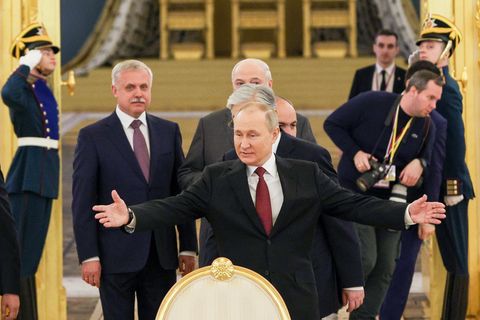 Wladimir Putin: Mit Tricks gelingt Moskau derzeit den Rubel stark zu halten. 