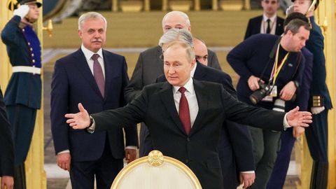 Wladimir Putin: Mit Tricks gelingt Moskau derzeit den Rubel stark zu halten. 