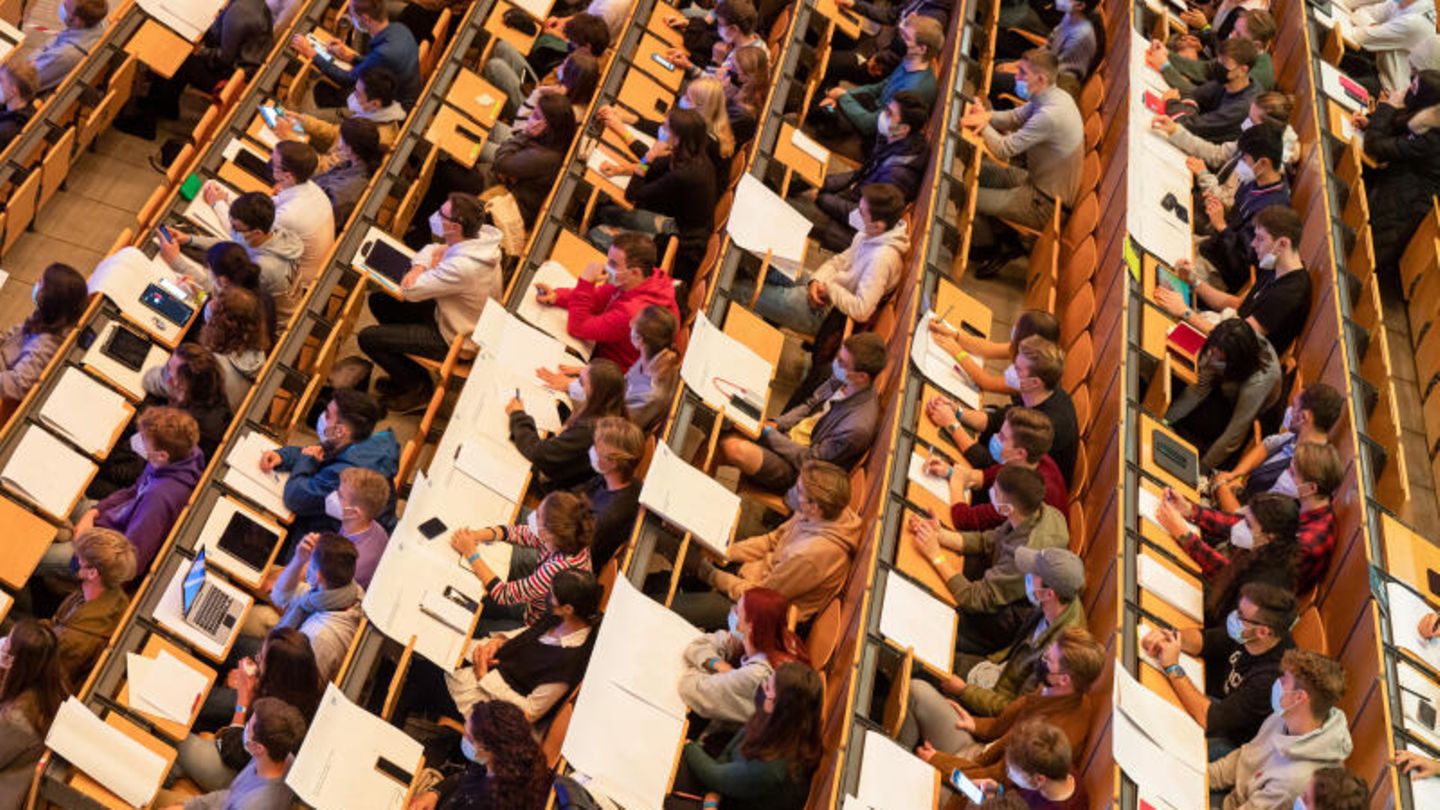 Studenten in einem Hörsaal