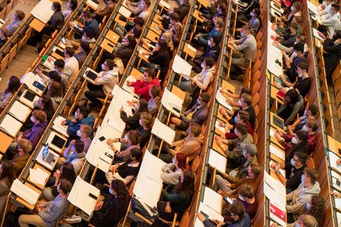 Studenten in einem Hörsaal