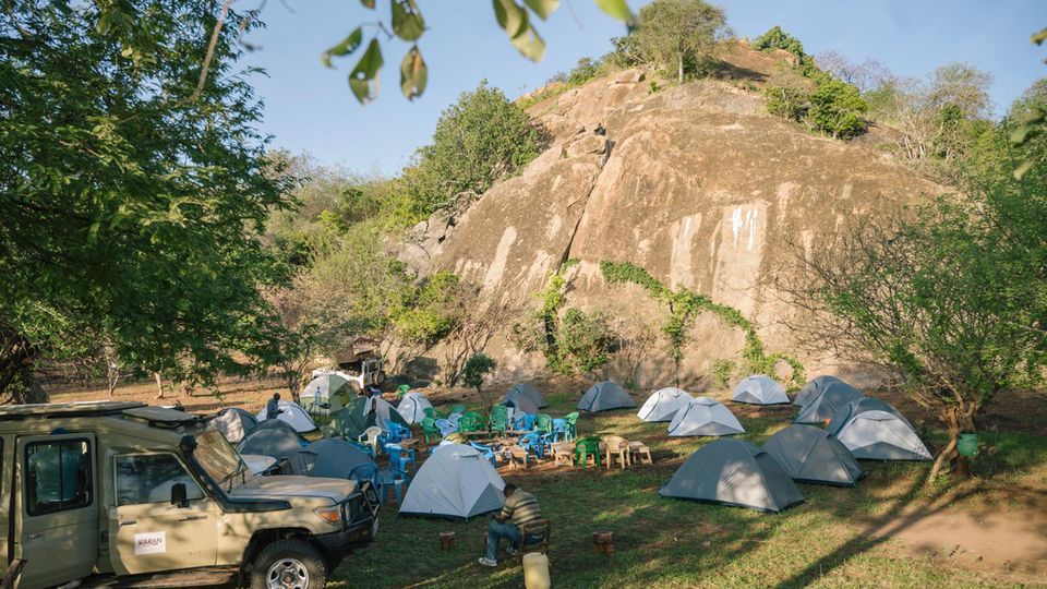 Projektdorf von stern und Welthungerhilfe: Sanfter Tourismus als Einnahmequelle: 15 Gäste aus Nairobi zelten im Dorf Sanfter Tourismus als Einnahmequelle: 15 Gäste aus Nairobi zelten im Dorf