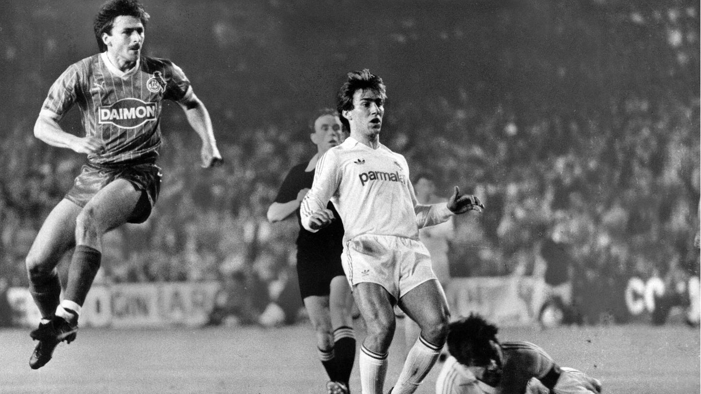 1985/86: Für den 1. FC Köln platzt der Traum vom Uefa-Pokal-Sieg schon im Hinspiel. Mit 1:5 geht der Bundesligist bei Real Madrid unter. Das einzige Kölner Tor erzielte Klaus Allofs (l., Bild). Das 2:0 im Rückspiel in Berlin - das Kölner Stadion ist wegen vorheriger Fanausschreitungen gesperrt - ist zumindest eine Rehabilitierung.