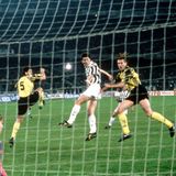 1992/93: Das Starensemble von Juventus Turin ist für Borussia Dortmund und Stefan Klos im Tor der Borussen (vorne links im Bild) mehr als eine Nummer zu groß. Zu Hause verliert der BVB mit 1:3, in Turin mit 0:3. Vier Jahre später nimmt Dortmund im Finale der Champions League süße Rache.