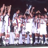 1995/96: Bayern München spielt ausnahmsweise im Uefa-Pokal - und holt die Trophäe, die Lothar Matthäus in die Luft stemmt. In den beiden Finals gegen Girondins Bordeaux ist der von Franz Beckenbauer trainierte Rekordmeister klar überlegen. Dem 2:0 vor heimischer Kulisse folgt ein 3:1 in Bordeaux.