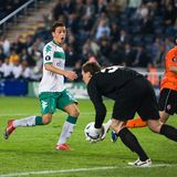 2008/09: Ohne den gesperrten Regisseur Diego und den verletzten Abwehrchef Per Mertesacker verliert Werder Bremen das Endspiel gegen Schachtjor Donezk mit 1:2 nach Verlängerung. Das Tor von Naldo ist im Finale von Istanbul zu wenig. Im Bild: Der 20-jährige Mesut Özil im Werder-Trikot (li.).