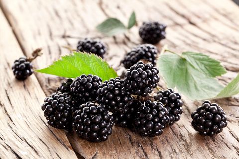 Brombeeren auf einem Tisch