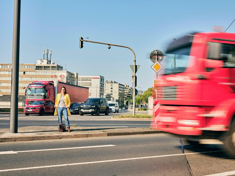 Verkehrsrechtsanwältin: Das Geschehen auf den Straßen fest im Blick: Inka Pichler, 44, Fachanwältin für Verkehrsrecht in Wiesbaden Das Geschehen auf den Straßen fest im Blick: Inka Pichler, 44, Fachanwältin für Verkehrsrecht in Wiesbaden