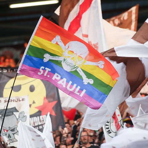 Symbol für Vielfalt: Regenbogenflagge