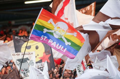 Symbol für Vielfalt: Regenbogenflagge