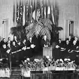 Die Vertreter der beteiligten Länder während der feierlichen Unterzeichnungszeremonie am 4. April 1949 in Washington D.C.