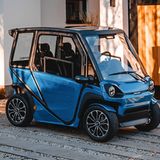 Mit nur zwei Metren Länge kann das Squad Auto auch mal auf der Terrasse parken. 