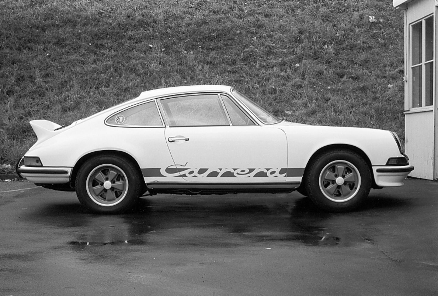 Porsche_911_Carrera_RS_2.7-8.jpg