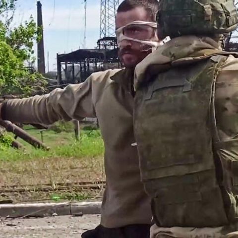 Russische Angaben: Kapitulation in Mariupol: Hundert weitere ukrainische Kämpfer aus Asovstal-Stahlwerk ergeben sich